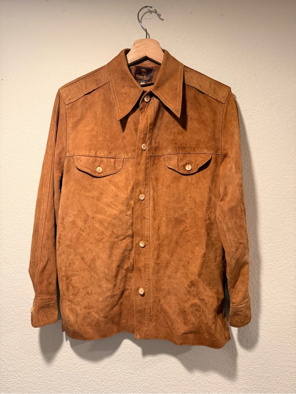 NEIMAN MARCUS Suede Button-Up Jacket in Cognac Brown